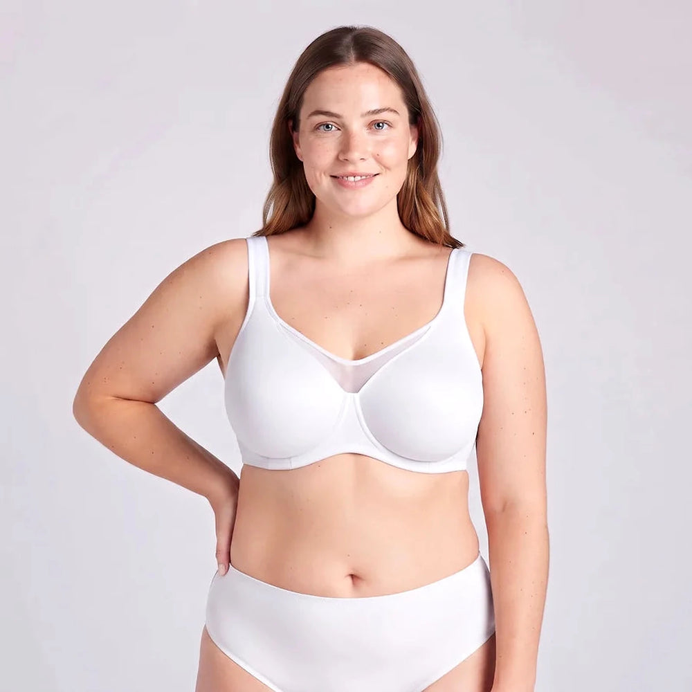 Lovelle Grace minimizer-BH i hvit med glatte, uforede kupper og nettpanel, på modell