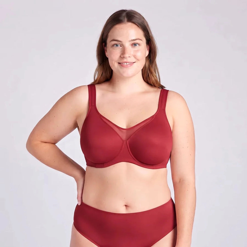 Lovelle Grace minimizer-BH i vinrød med høyt midtpanel, på smilende modell